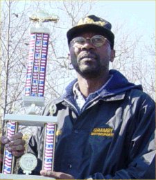2004ecirsrace1_files/bigdogwinnerfredgrambytn.jpg