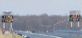 2004ecirsrace1_files/fredchrisetscoreboardtn.jpg