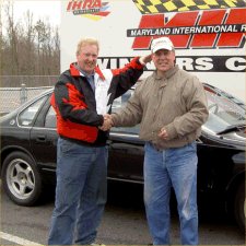 2004ecirsrace2files/boltonwinnerdanwithglengoofingtn.jpg