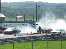 2004ecirsrace6files/startinglineburnouttn.jpg